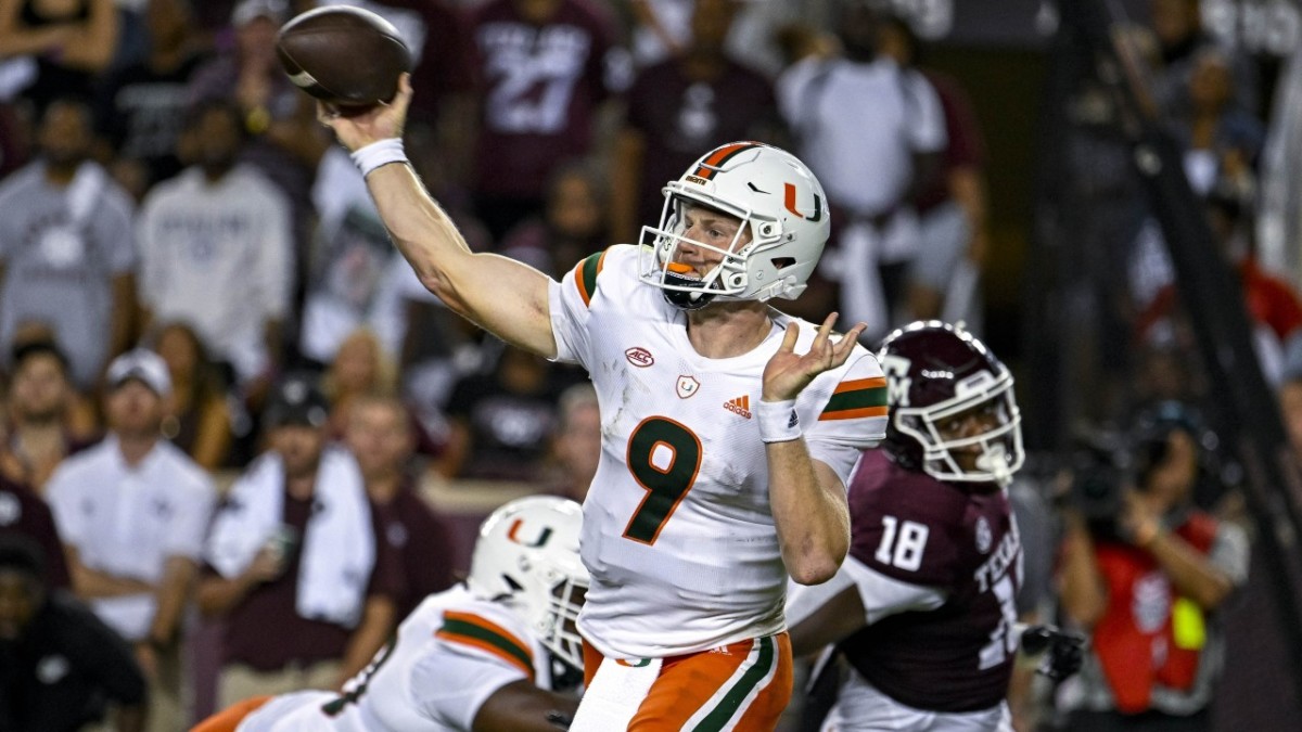 Tyler Van Dyke against Texas A&M (2022).